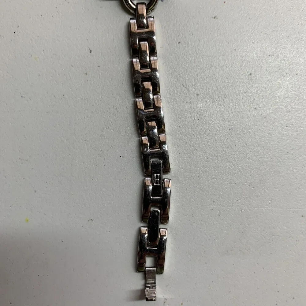 Tommy Hilfiger Ladies Wrist Watch Silver Tone Square (T00184)